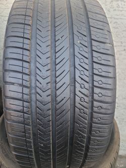1.   255/40/19.   Michelin  50%