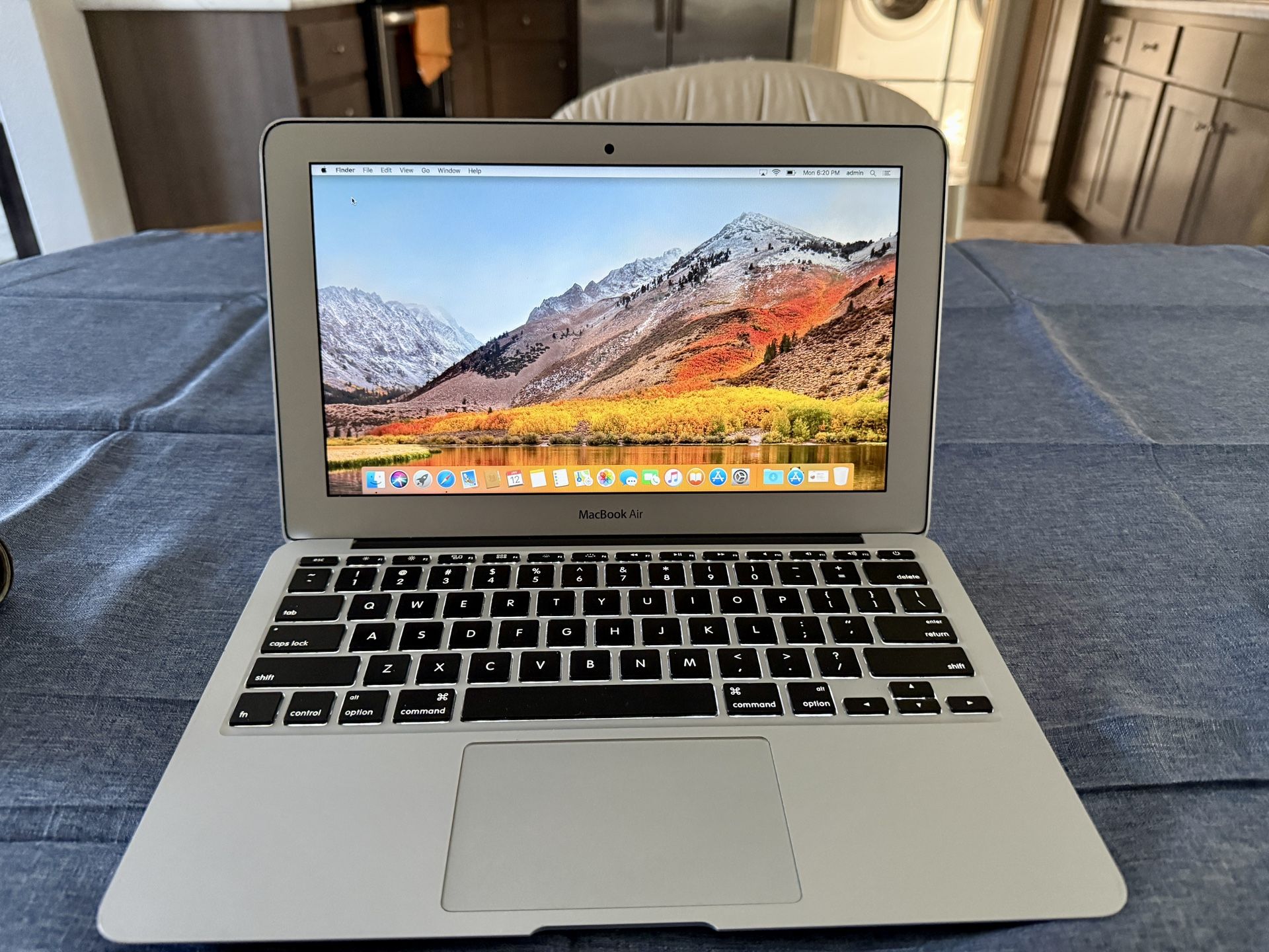 MacBook Air 11”