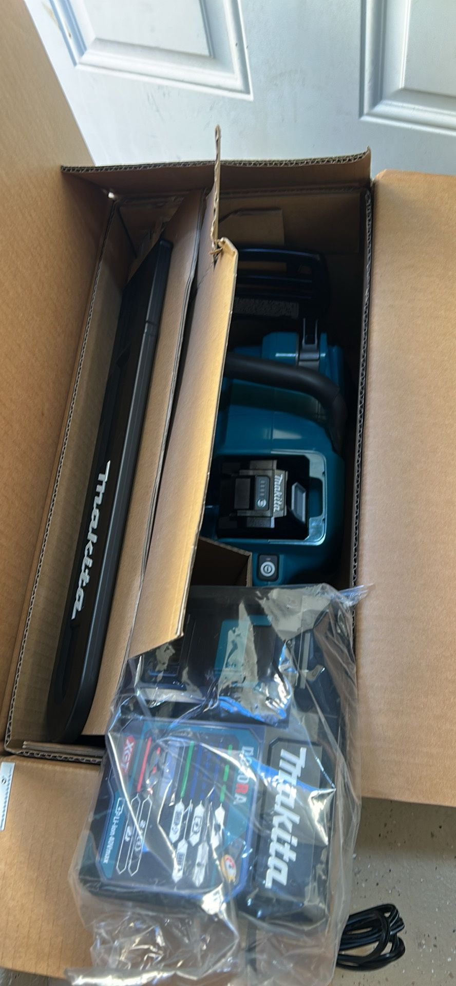 Makita 40V max XGT 18 Inch Chainsaw (GCU06T1)