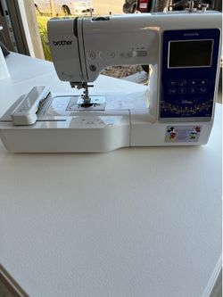 Brother Innov-is NS1750D Combination Sewing & Embroidery feat. Disney
