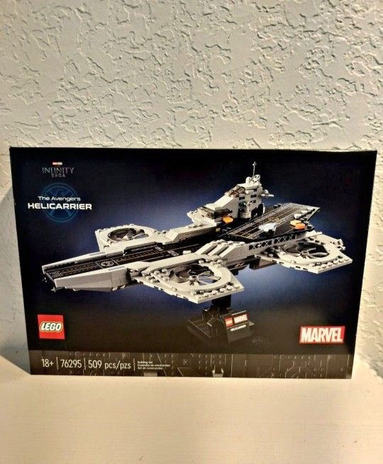 LEGO Marvel The Avengers Helicarrier Aircraft Carrier Model, 76295 (New in box)