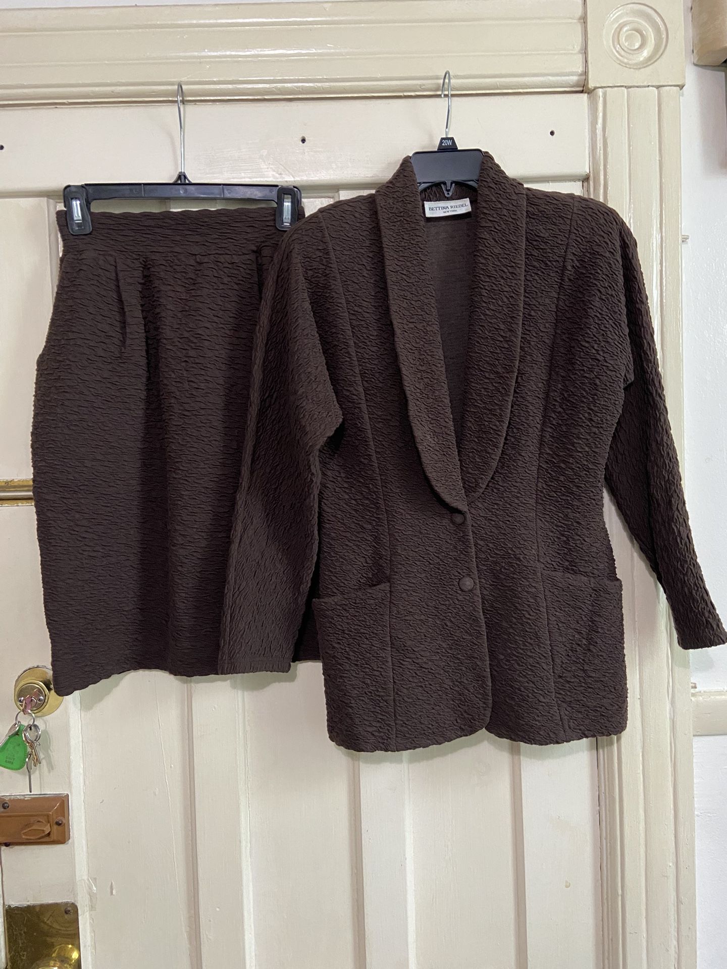Bettina Riedel New York women’s brown suit Small