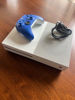 Xbox One S 500GB + Blue Microsoft Controller