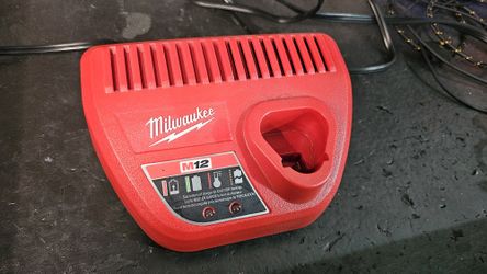 Milwaukee M12 Charger