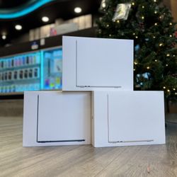 MacBook Air M4 Chip (Newest Model) ( Payment Plans Available / Planes De Pagos Disponibles ) 