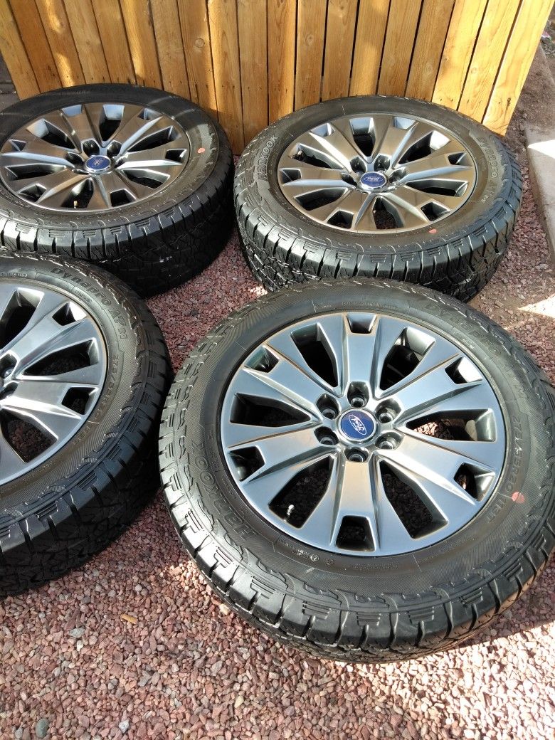 Sé verde sets completo de rines originales de ford lariat super aport en excelente condiciones los rines son R 20 para ford f 150 o expedition