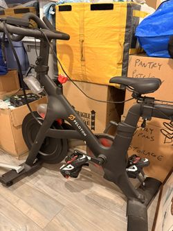 Title: Peloton Bike – Excellent Condition – Includes Clip-In Pedals