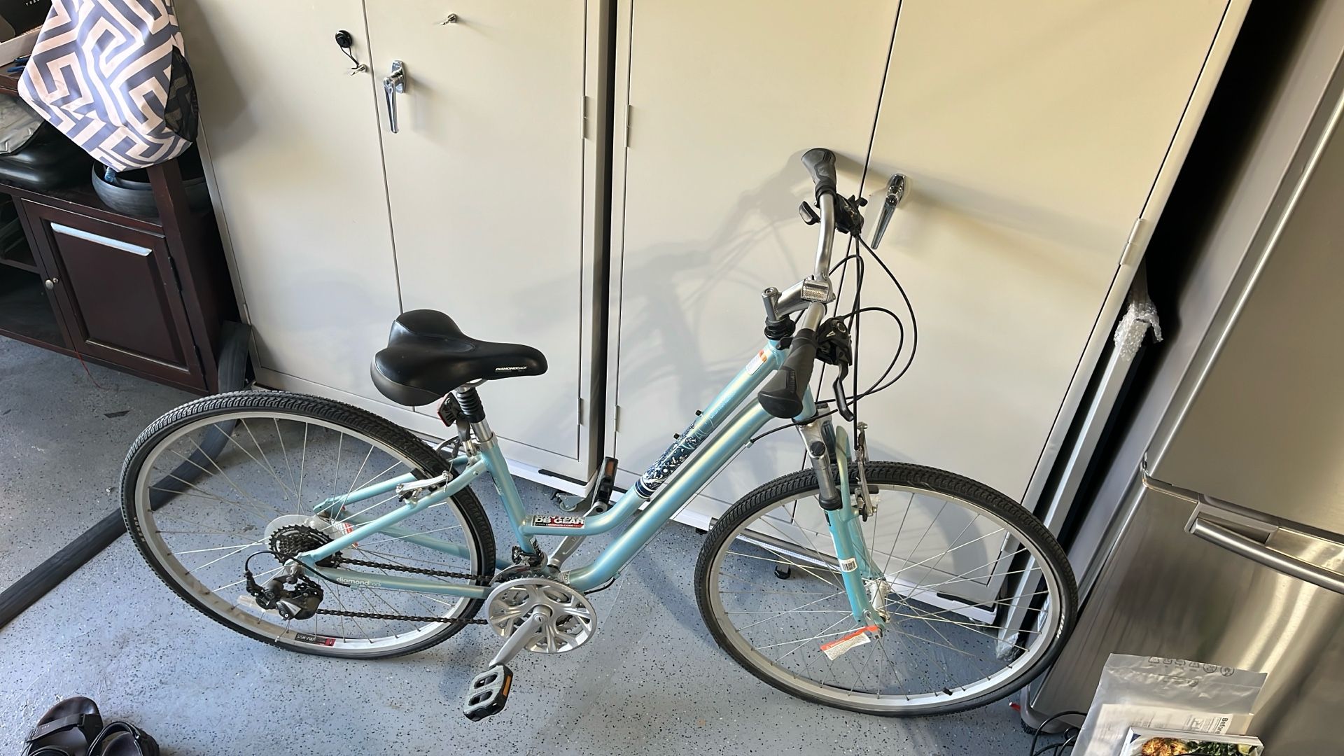 Rarely Used Ladies / Girls cycle For Sale