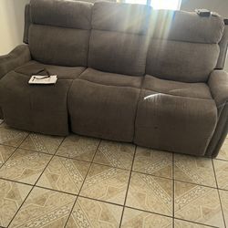 3 Seat Recliner Couch/ Sillón Reclinable 