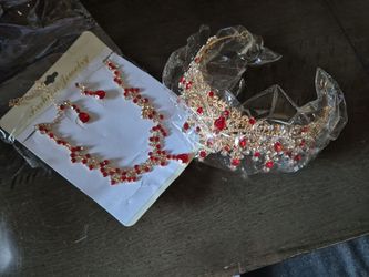 Tiara crown with necklace and earring