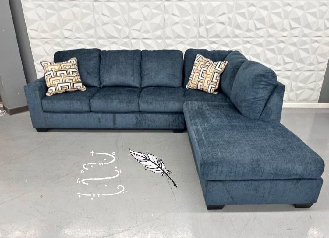👌 BRAND NEW 👌Aviemore 2 Piece Sectional With Chaise