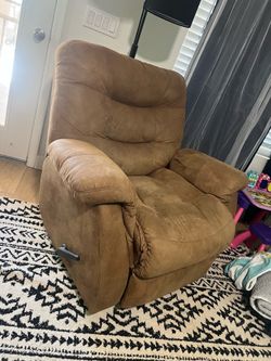 Super comfortable recliner in excellent shape