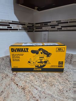 DEWALT XTREME  Circular saw