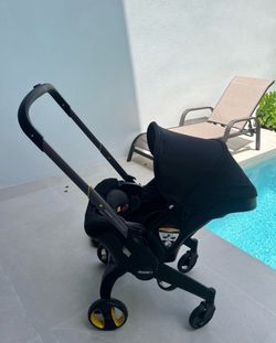 Doona stroller with base