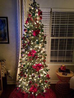 Non-lit slim christmas tree 7.5 Foot