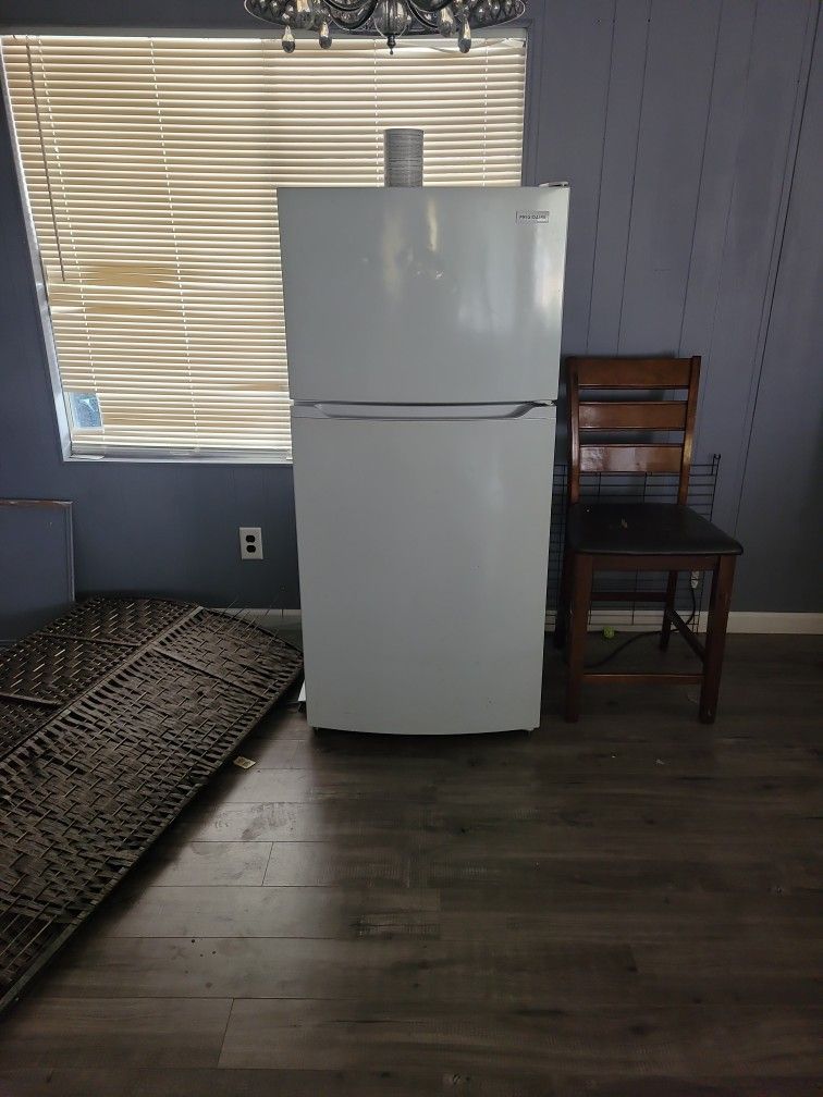 Frigidaire Refrigerator