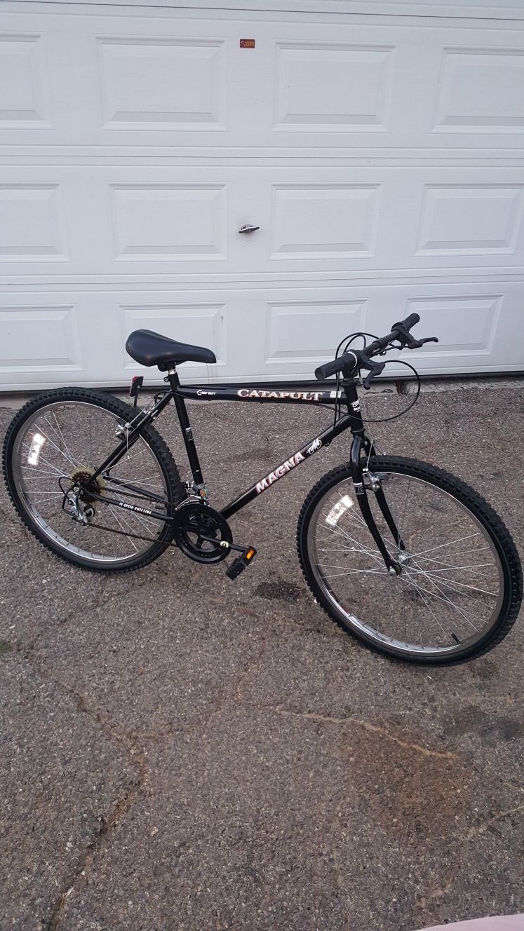 Mountain bike 26in 15 speed magna catapult like new asking 65 or best offer