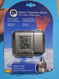 
La Crosse Atomic Projection Alarm w/ Indoor Temperature WT-5360U New!
