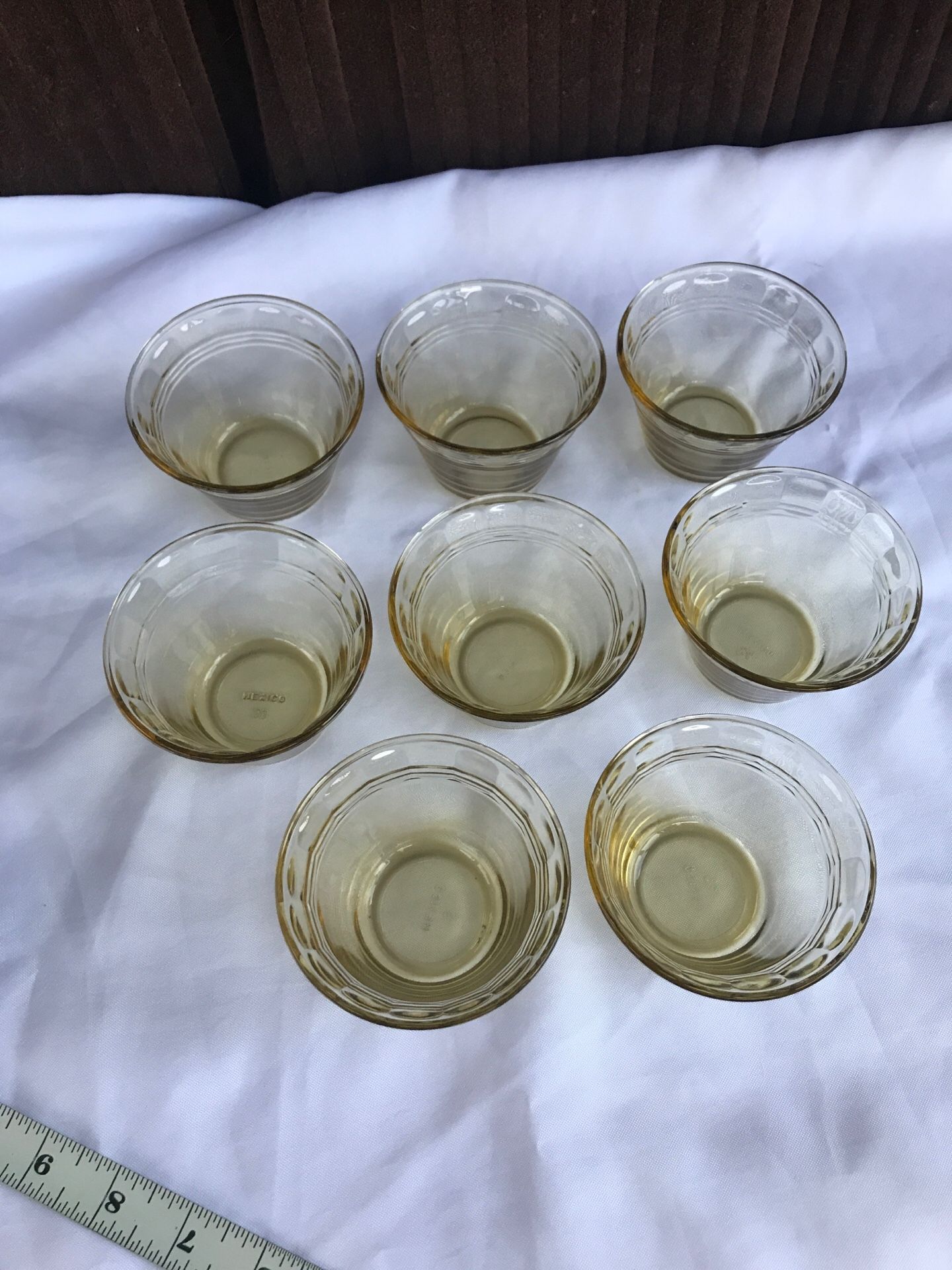 Set of 8 small Pyrex bowls