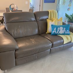 Modern leather Made Recliners Battery Operated If No Outlet Is Accesible 