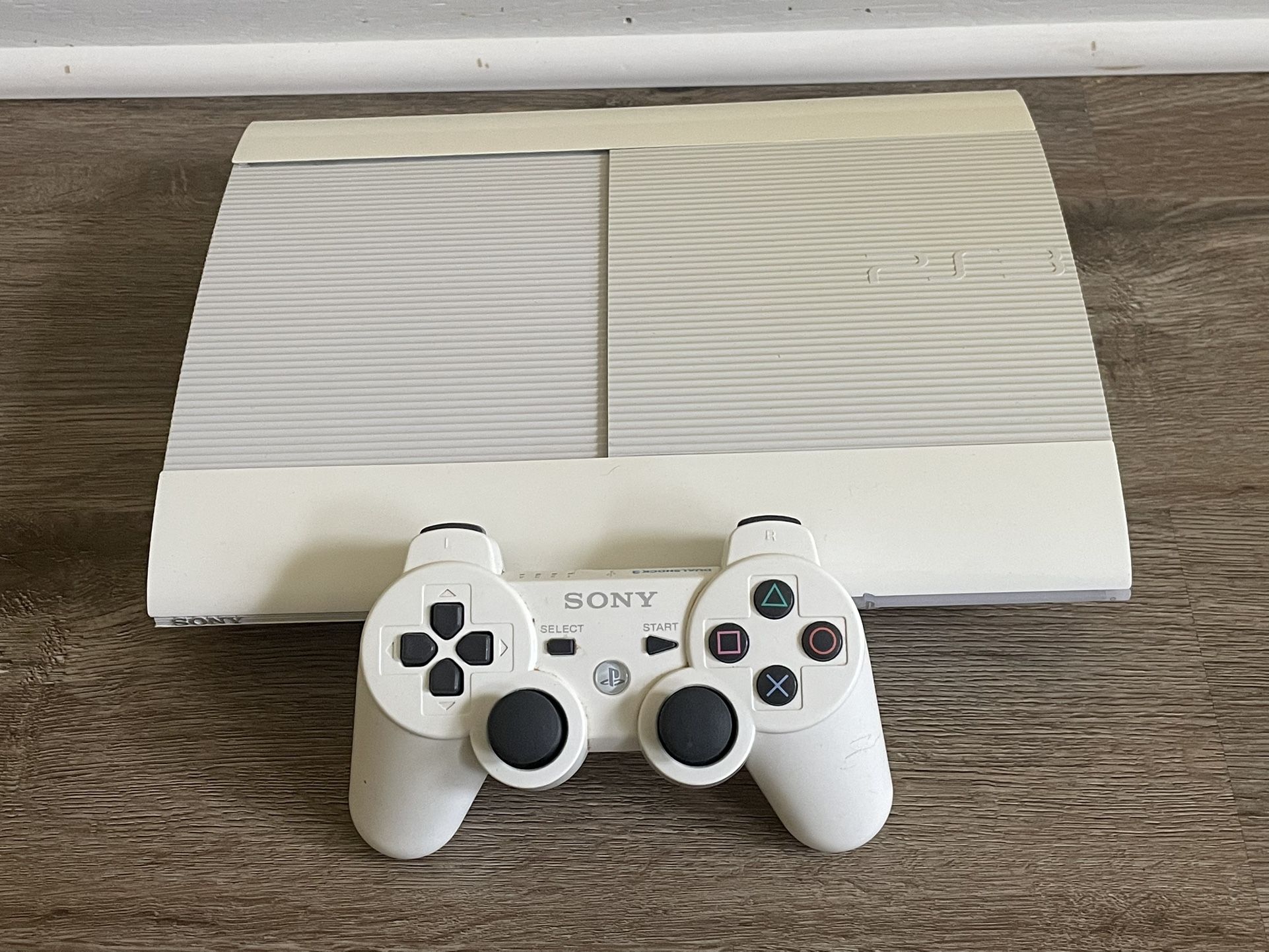 PlayStation 3 Super Slim 500GB White