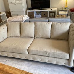Tufted linen Sofa