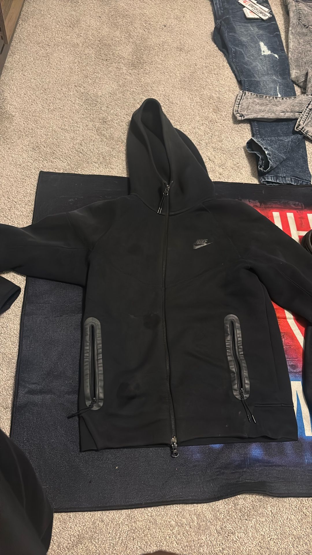 black nike tech fleece 