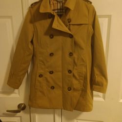 mustard women's trench coat, featuring the signature checked lining. 