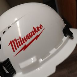 Buen casco narca Milwaukee  Okey Personas Serias Okey Gracias