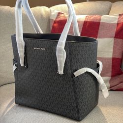 MK Michael Kors Voyager Signature Color Block Tote