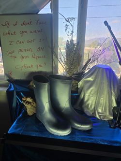 UGG Womens Rubber Boots Sz 7-7.5