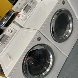 set washer and dryer gas use like new perfect working 