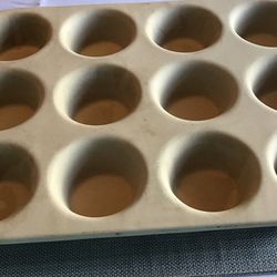 Pampered chef Stoneware Muffin Cupcake Pan