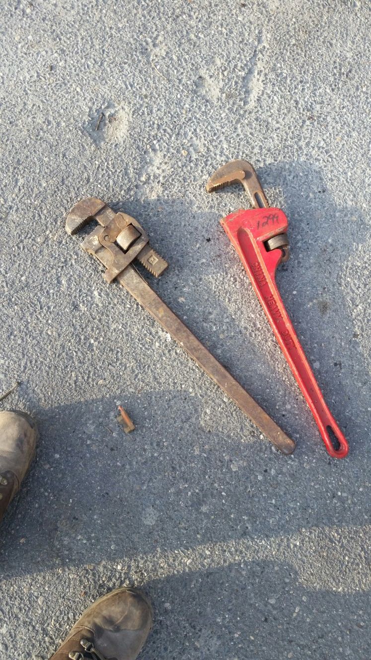 Pipe wrenches