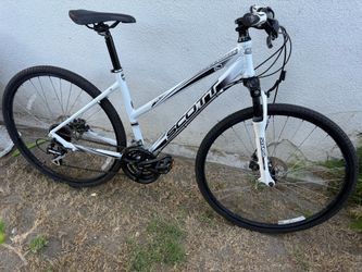 Scott Sportster P55 Hybrid Bike – Medium Frame – Shimano Acera