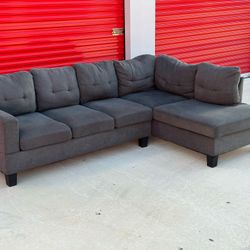 DARK GRAY SECTIONAL COUCH IN GREAT CONDITION - DELIVERY AVAILABLE 🚚