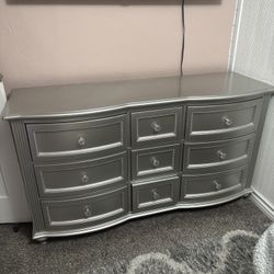 Dress/chest