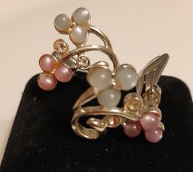 Vintage clip on earings sara coventry