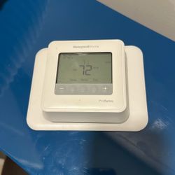 Honeywell T4 PRO Thermostat 