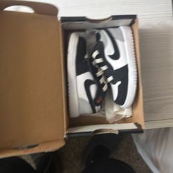 Jordan 1 low Size 5c 