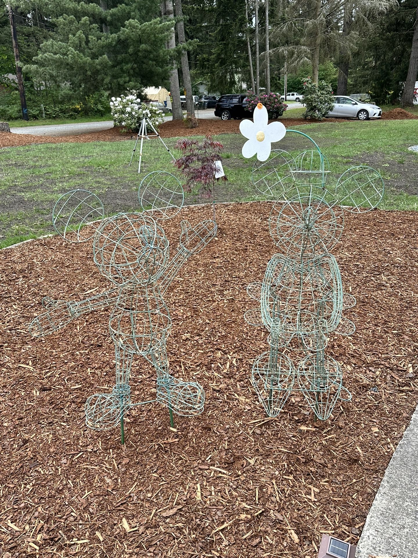DISNEY TOPIARY WIRE METAL FRAME MICKEY AND MINNIE MOUSE GARDEN DECOR SET RARE
