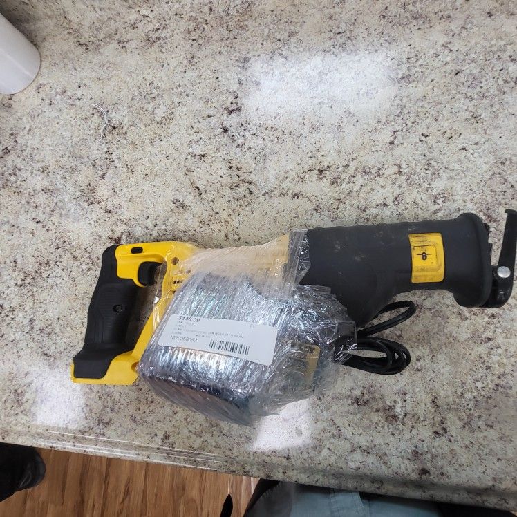Dewalt Reciprocating Saw With Battery And Charger