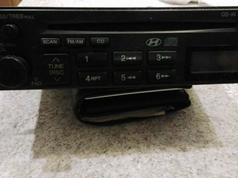 Hyundai H-265yfl Radio And Cd Player