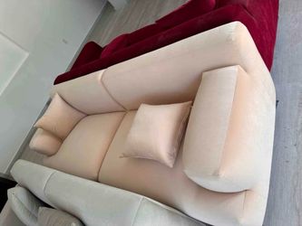 NEW LOVESEAT BEOGE OR RED VELVET 70x38