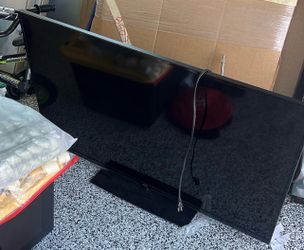 48” TV JVC (tv wall mount & remote included)