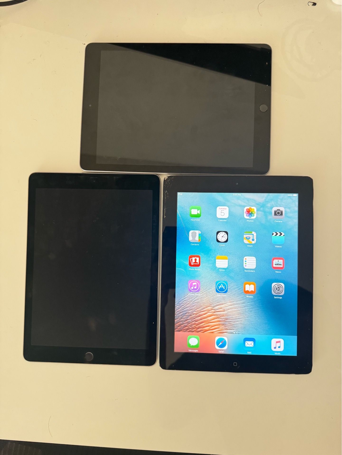 3 iPads for parts only