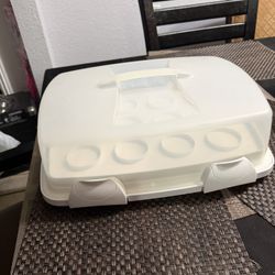 Cupcake Carrier  New  has 2 Size Of Cupcakes 