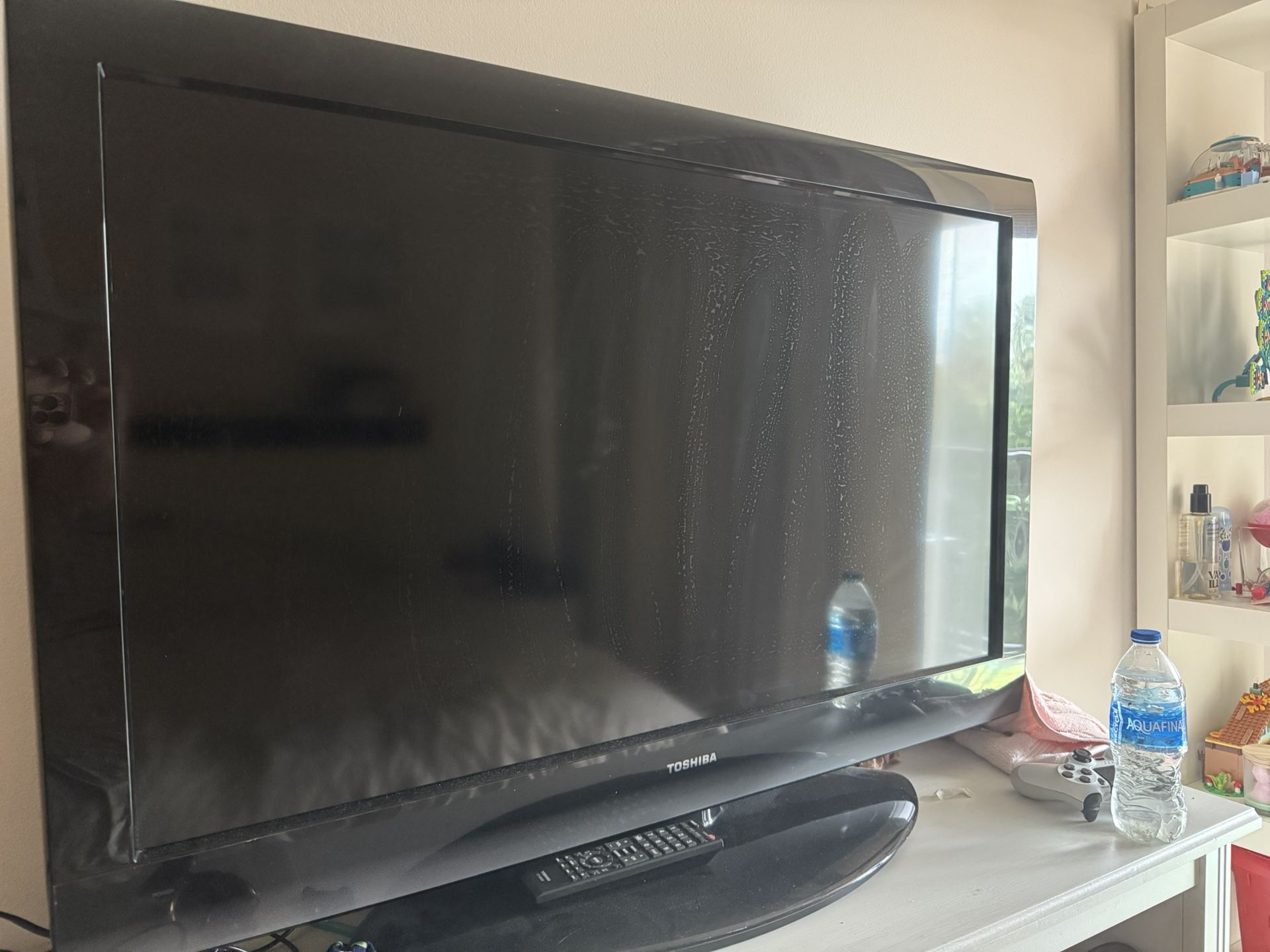 40’’ Inch Toshiba TV With Remote 