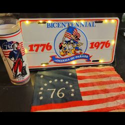 VINTAGE: 1976 BICENTENNIAL LOT: Tin license plate w/ LED Lights & walt Disney characters, tall glass & mini flag, firm.