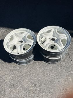 16 rims with 5 holes and white color / Vendo Rines 16 En Color Blanco De 5 Agujeros